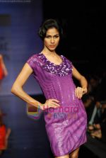 Model walks the ramp for Ritu Kumar Show at Lakme Winter fashion week day 2 on 18th Sept 2010 (26).JPG